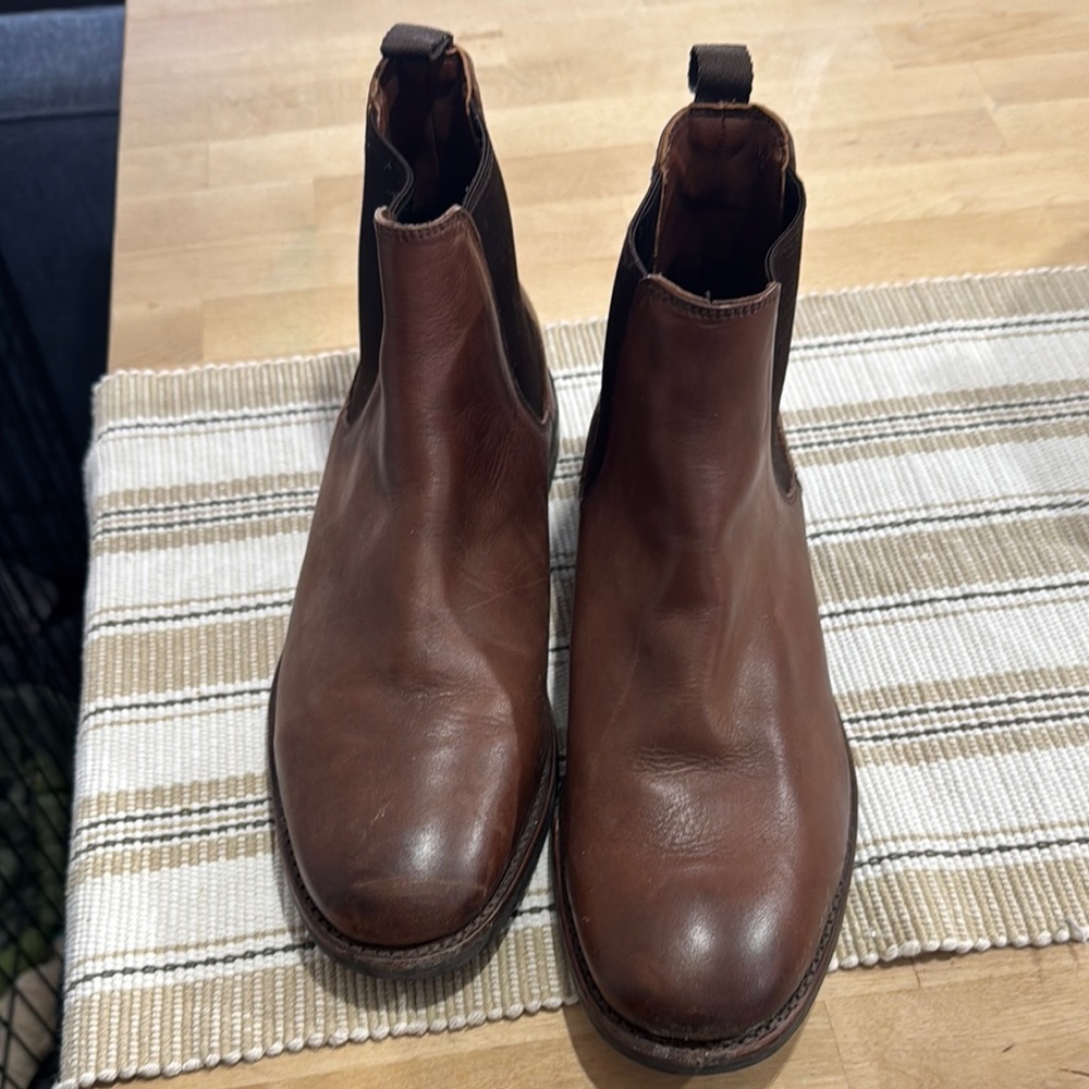 Brown Leather Chelsea Boots with Elastic Panels